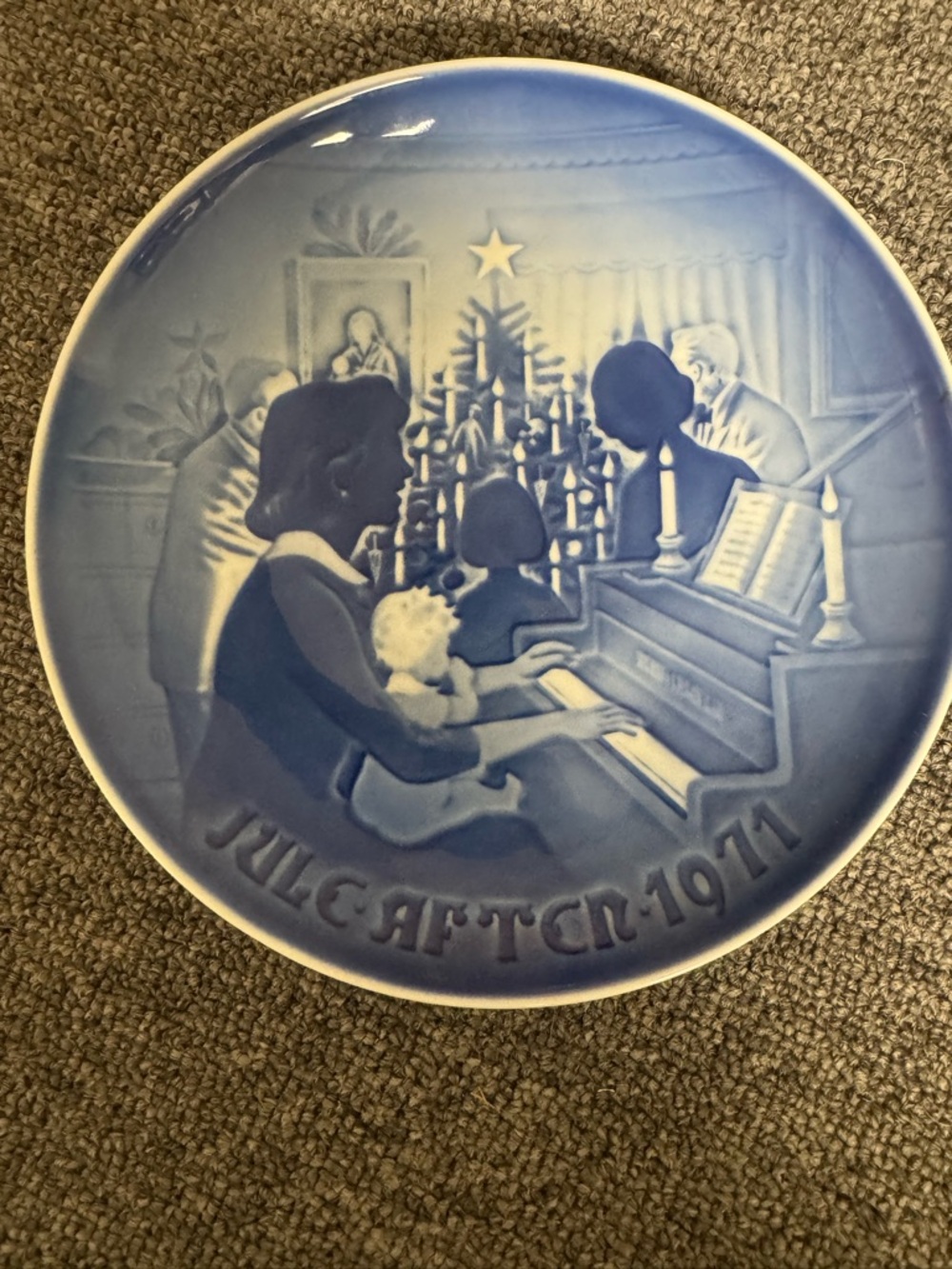 Bing & Grondahl Blue Holiday Collectible Plate - Julaftern 1971